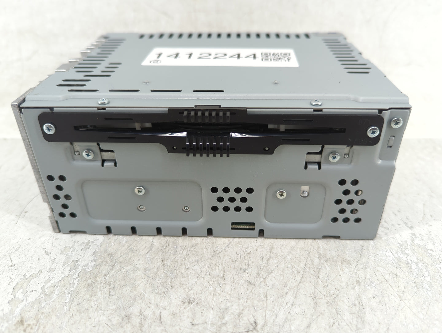 2016 Lincoln Mkt Radio AM FM Cd Player Receiver Replacement P/N:DE9T-19C107-LD Fits OEM Used Auto Parts - Oemusedautoparts1.