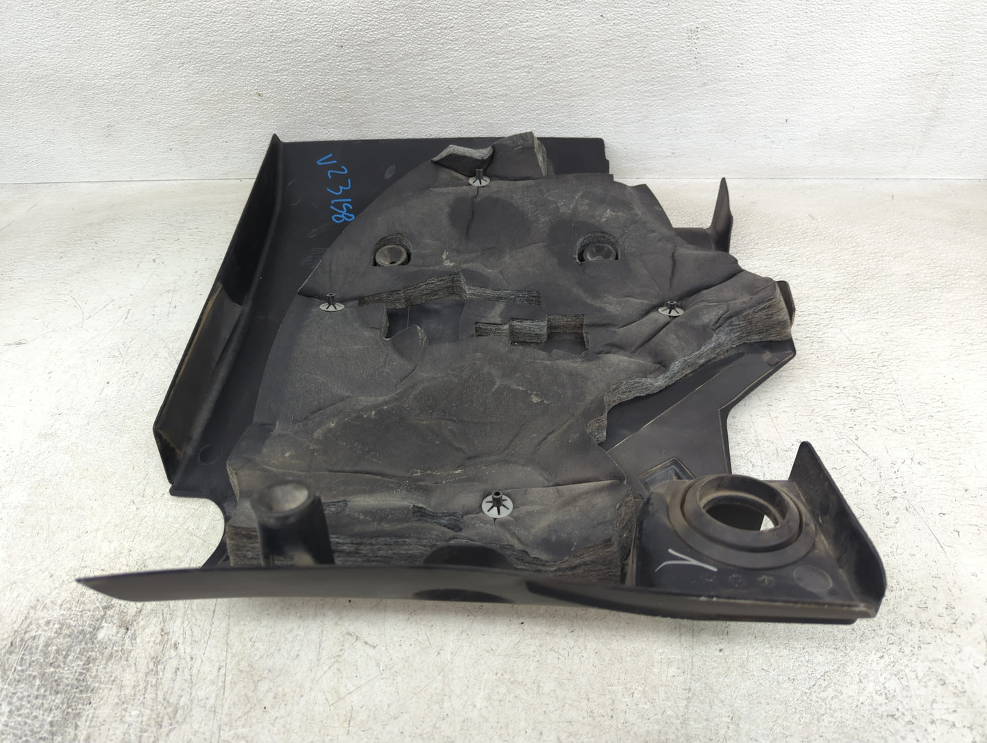 2016 Lincoln Mkt Engine Cover - Oemusedautoparts1.com