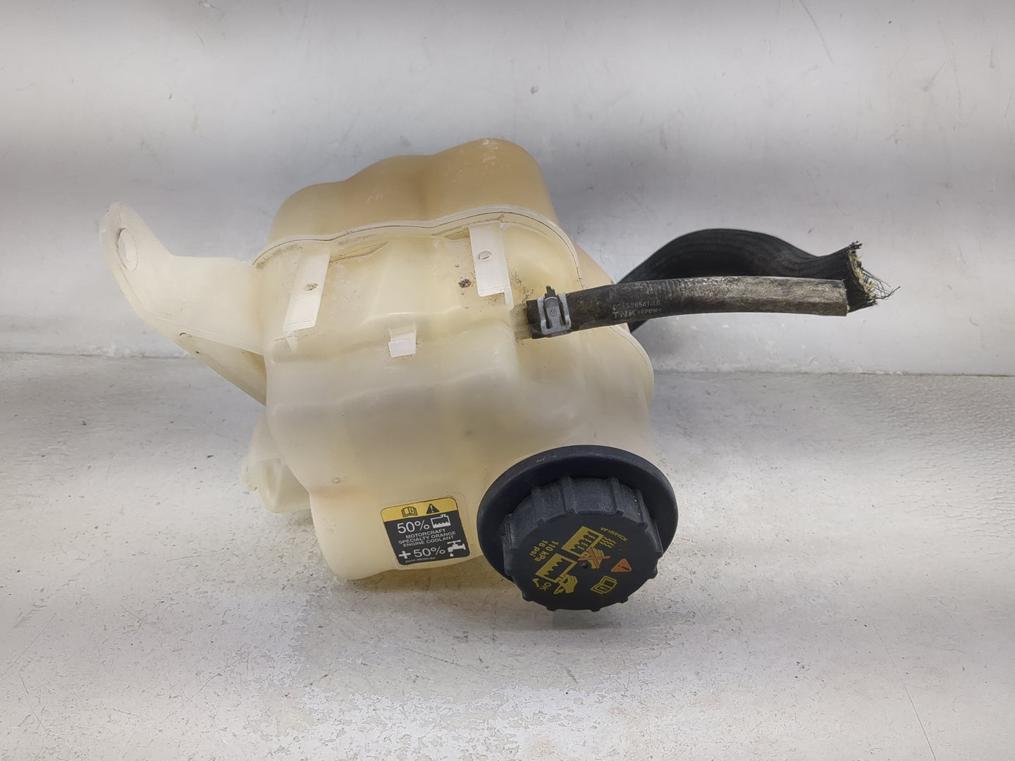 2010-2019 Lincoln Mkt Radiator Coolant Overflow Expansion Tank Bottle 1477141 - Oemusedautoparts1.com