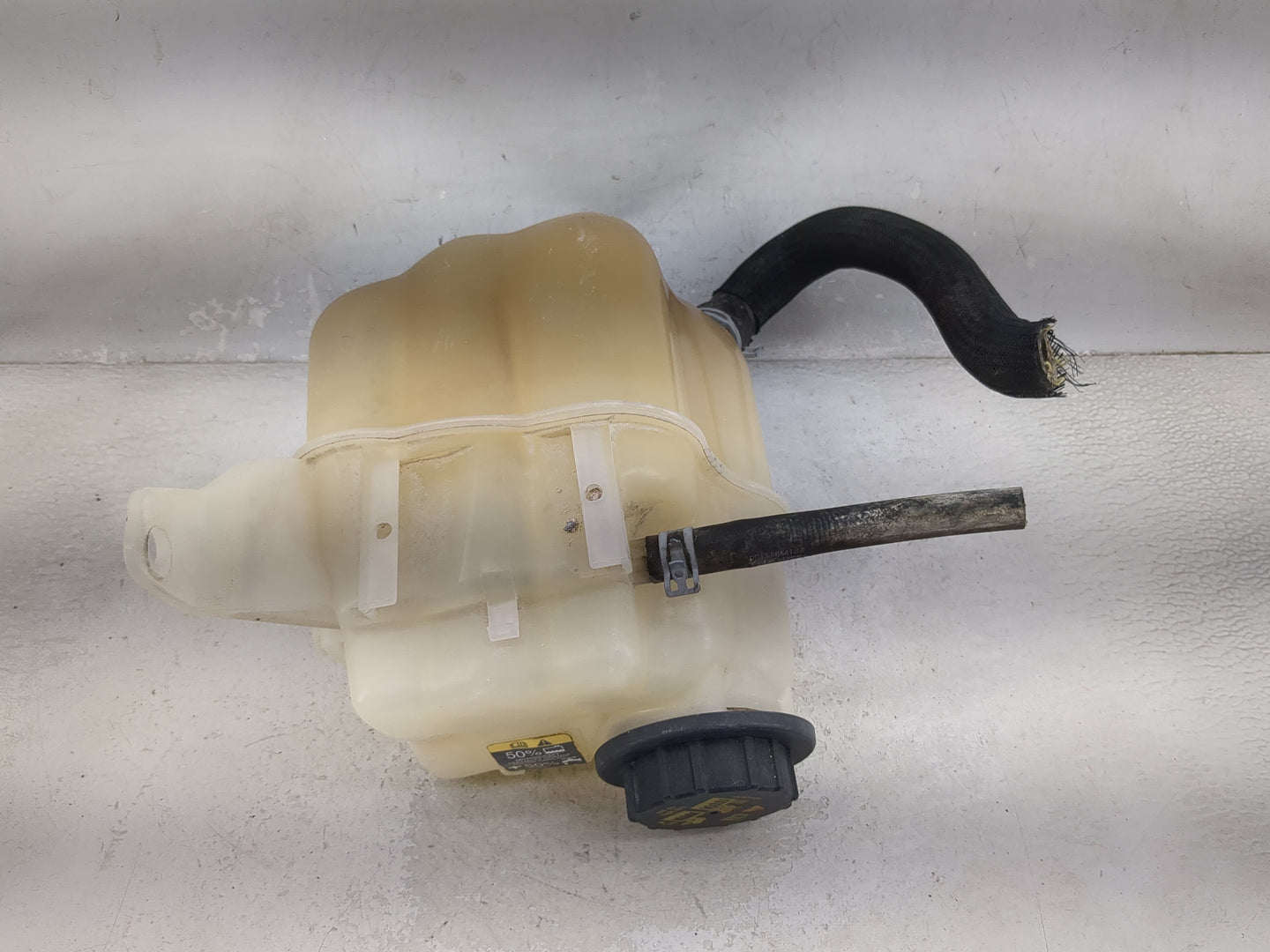 2010-2019 Lincoln Mkt Radiator Coolant Overflow Expansion Tank Bottle 1477141 - Oemusedautoparts1.com