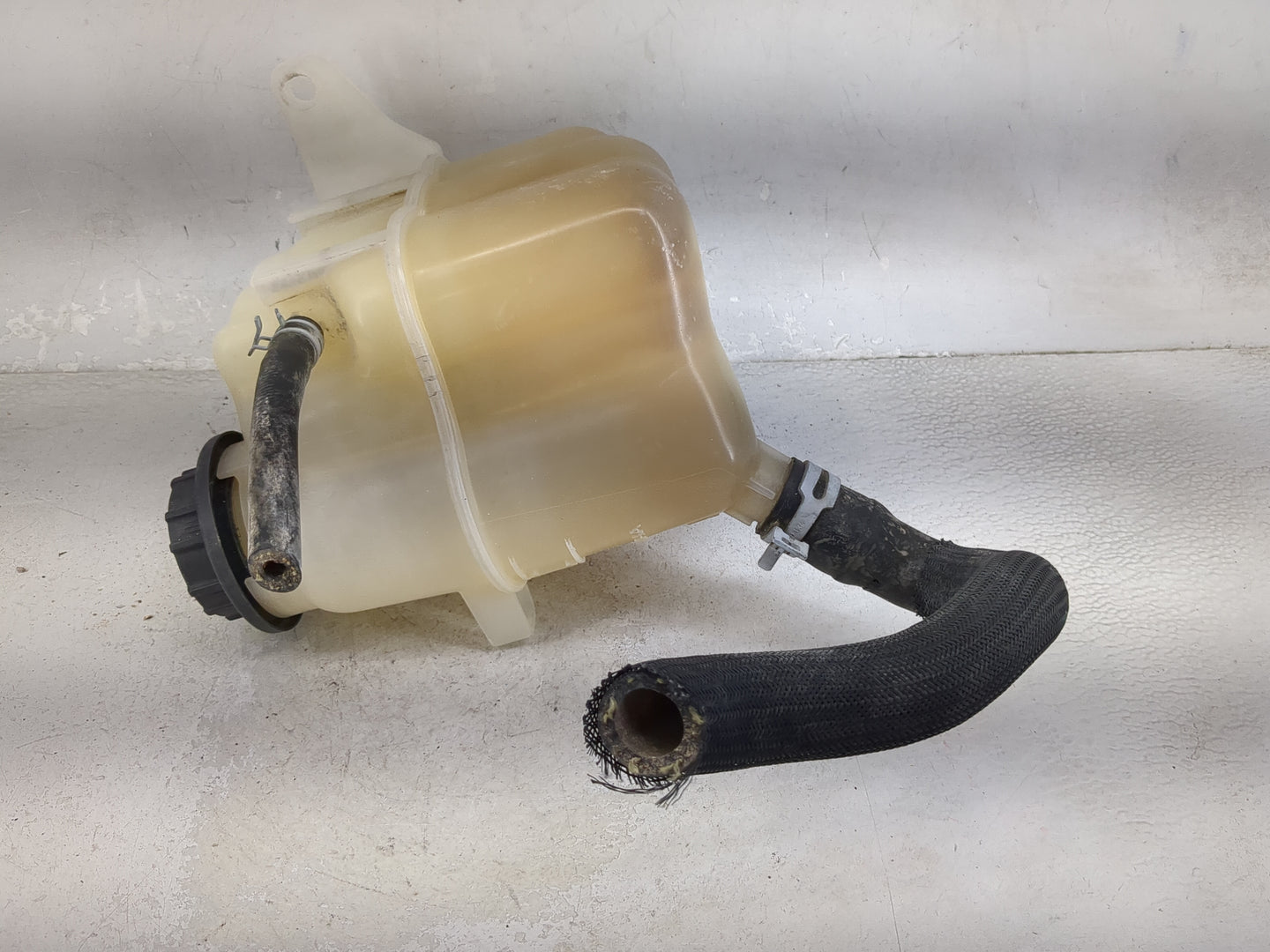 2010-2019 Lincoln Mkt Radiator Coolant Overflow Expansion Tank Bottle 1477141 - Oemusedautoparts1.com