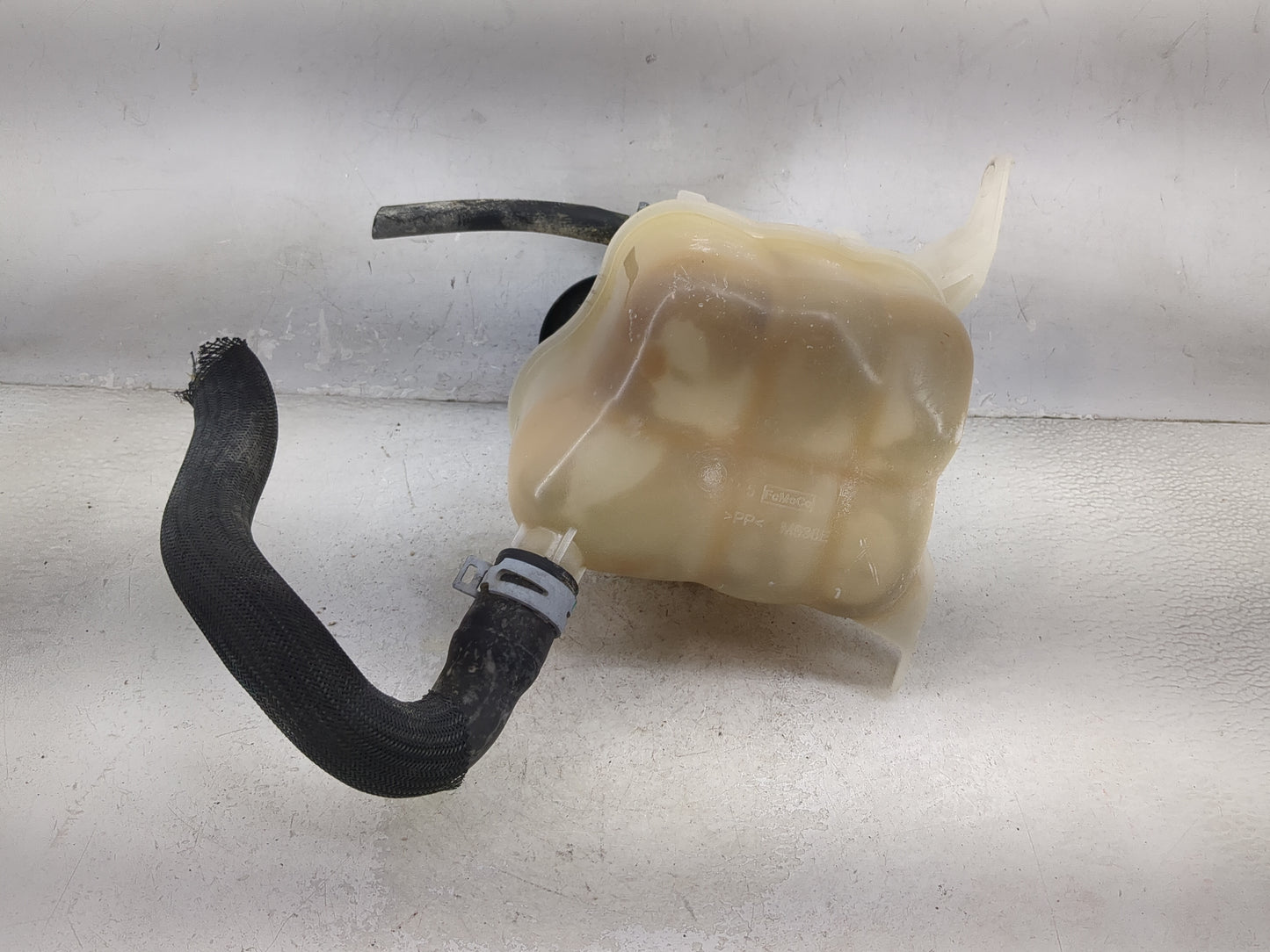 2010-2019 Lincoln Mkt Radiator Coolant Overflow Expansion Tank Bottle 1477141 - Oemusedautoparts1.com