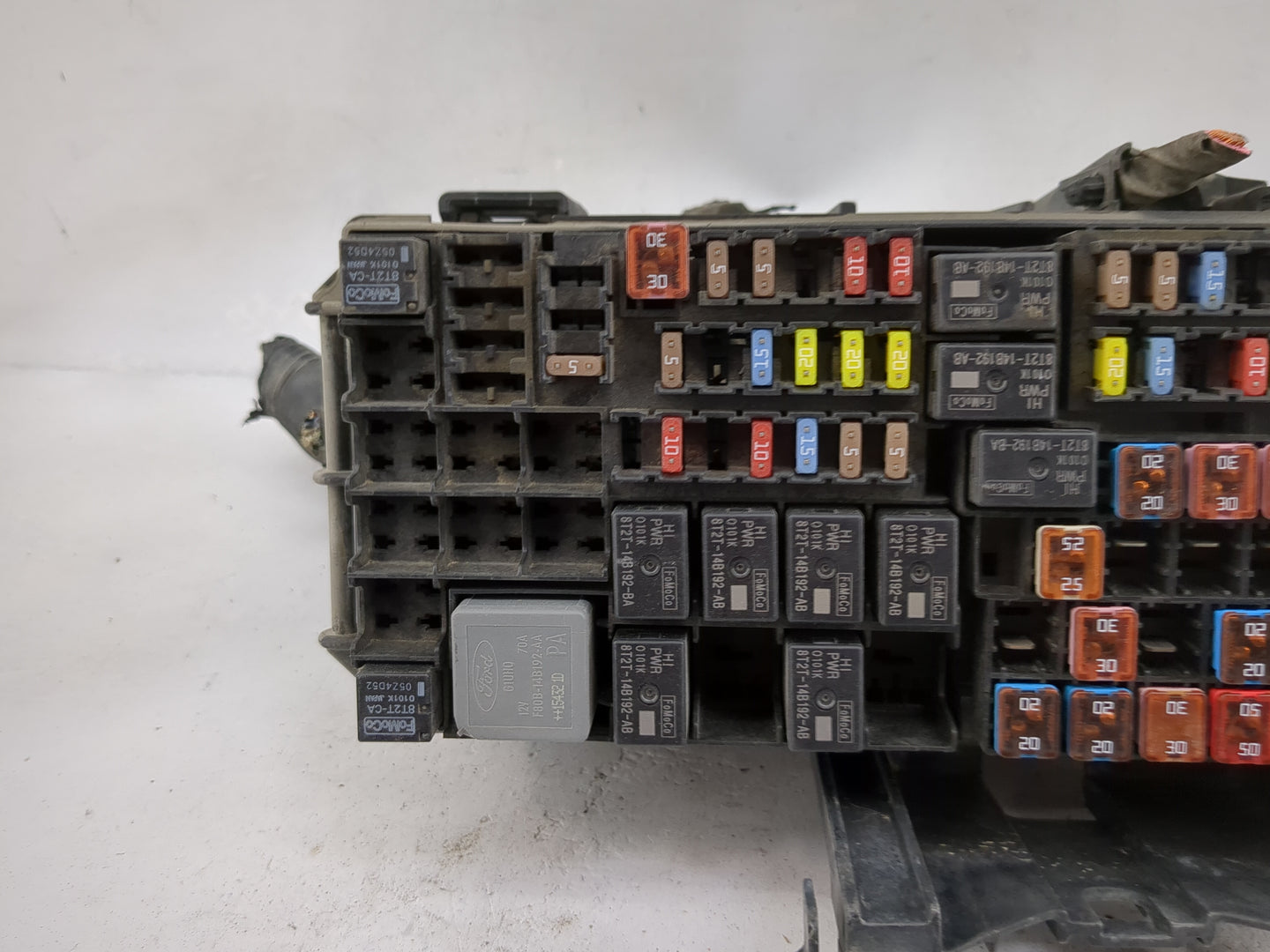 2013-2016 Lincoln Mkt Fusebox Fuse Box Panel Relay Module P/N:DG1T-14A003-BA Fits Fits 2013 2014 2015 2016 OEM Used Auto Par