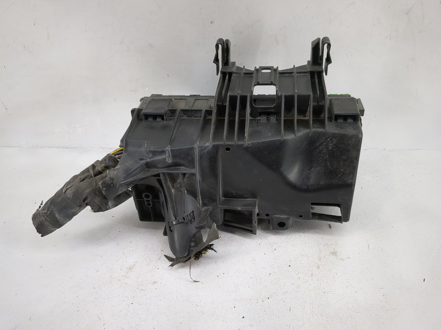 2013-2016 Lincoln Mkt Fusebox Fuse Box Panel Relay Module P/N:DG1T-14A003-BA Fits Fits 2013 2014 2015 2016 OEM Used Auto Par