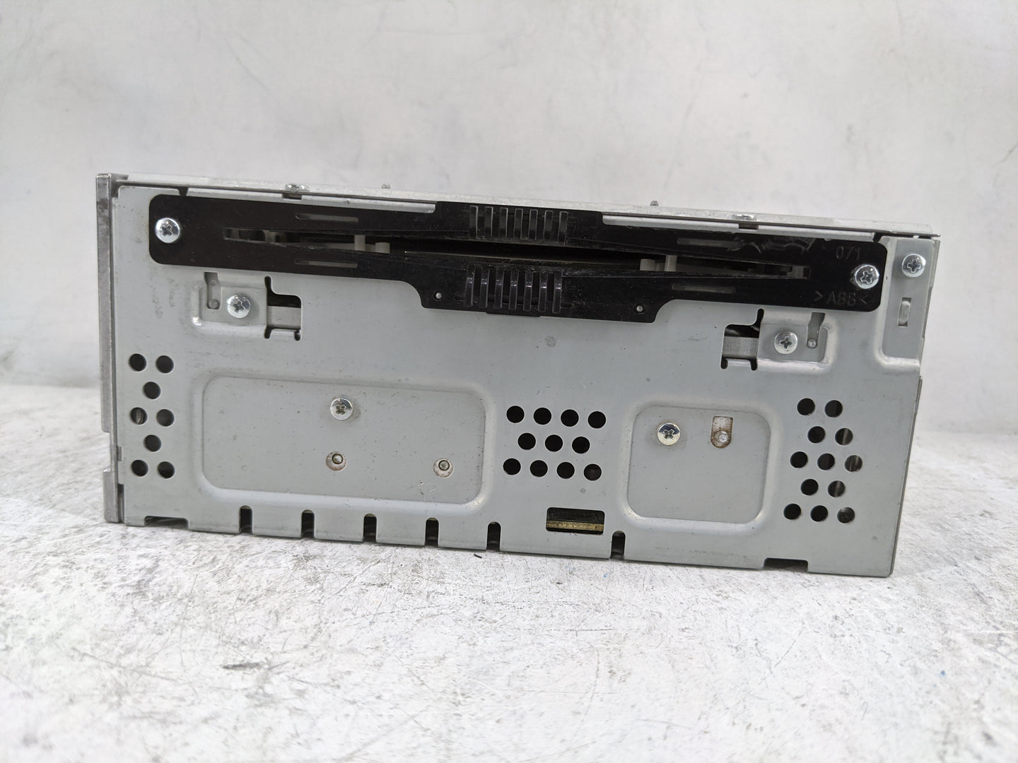 2015 Lincoln Mkt Radio AM FM Cd Player Receiver Replacement P/N:CQ-FJ32E9UMF DE9T-19C107-NA Fits OEM Used Auto Parts - Oemus