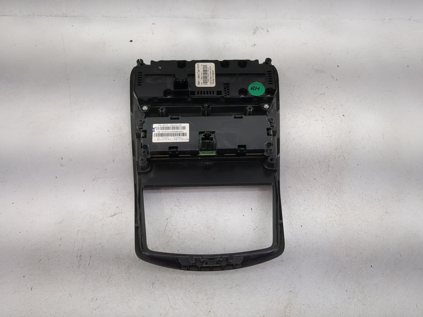 2016 Lincoln Mkt Radio AM FM Cd Player Receiver Replacement P/N:DE9T-19A164-AF Fits OEM Used Auto Parts - Oemusedautoparts1.