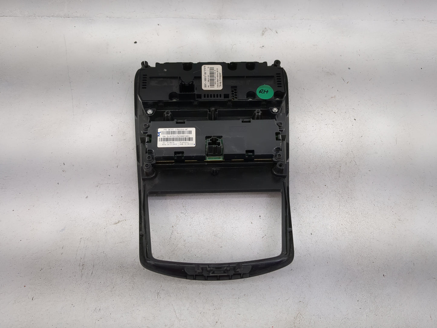 2016 Lincoln Mkt Radio AM FM Cd Player Receiver Replacement P/N:DE9T-19A164-AF Fits OEM Used Auto Parts - Oemusedautoparts1.