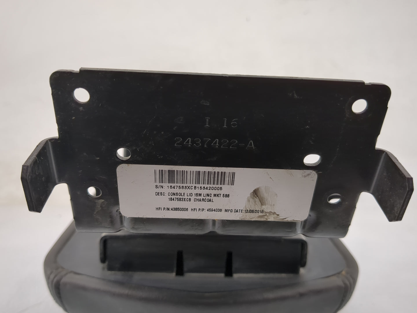 2016 Lincoln Mkt Center Console Armrest Cover Lid P/N:2437422-A 1847583XCB, 43850006, 4594038 Fits OEM Used Auto Parts - Oem