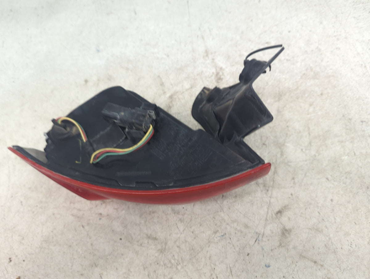 2010-2019 Lincoln Mkt Tail Light Assembly Driver Left OEM Fits Fits 2010 2011 2012 2013 2014 2015 2016 2017 2018 2019 OEM Us