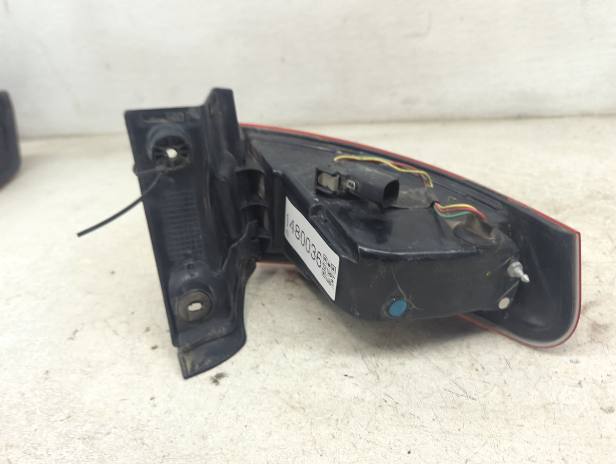 2010-2019 Lincoln Mkt Tail Light Assembly Driver Left OEM Fits Fits 2010 2011 2012 2013 2014 2015 2016 2017 2018 2019 OEM Us