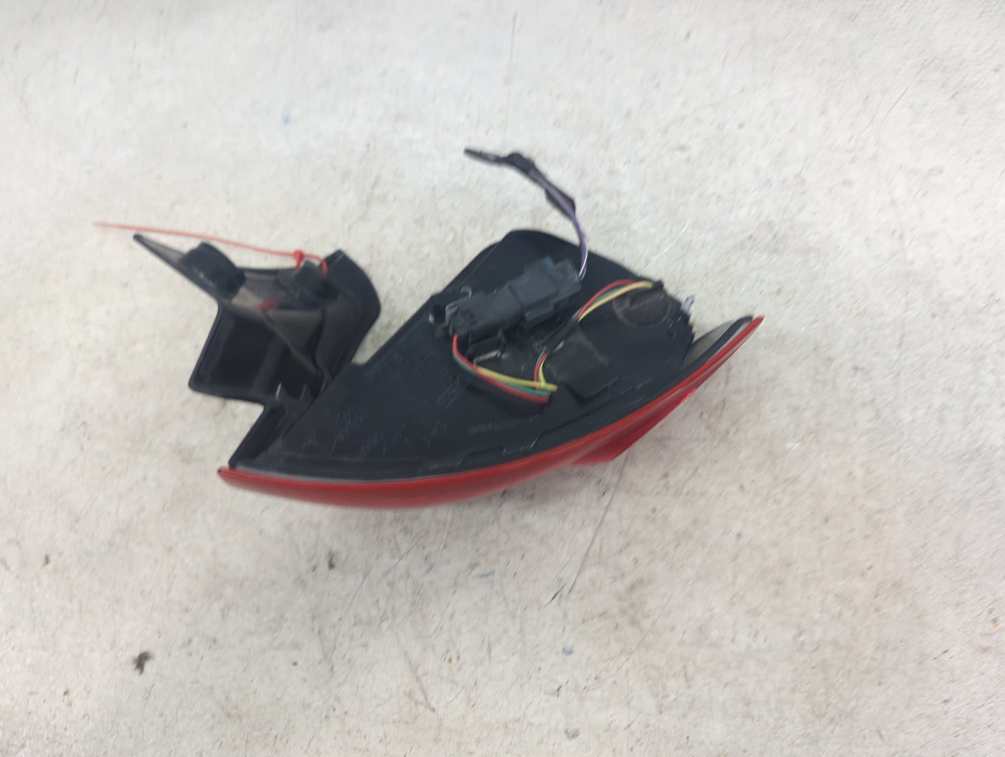 2010-2019 Lincoln Mkt Tail Light Assembly Driver Left OEM P/N:V24103FDHR725 Fits OEM Used Auto Parts - Oemusedautoparts1.com
