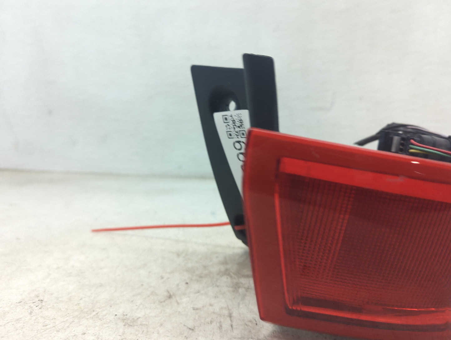 2010-2019 Lincoln Mkt Tail Light Assembly Driver Left OEM P/N:V24103FDHR725 Fits OEM Used Auto Parts - Oemusedautoparts1.com