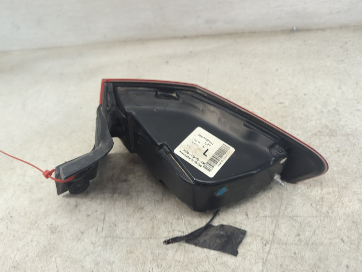 2010-2019 Lincoln Mkt Tail Light Assembly Driver Left OEM P/N:V24103FDHR725 Fits OEM Used Auto Parts - Oemusedautoparts1.com