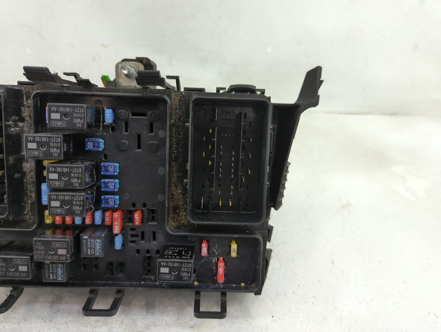 2016-2017 Lincoln Mkx Fusebox Fuse Box Panel Relay Module Fits Fits 2015 2016 2017 2018 OEM Used Auto Parts - Oemusedautopar