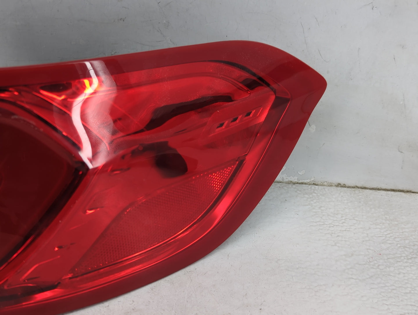 2016-2018 Lincoln Mkx Tail Light Assembly Passenger Right OEM P/N:FA1B-13A602-A Fits Fits 2016 2017 2018 OEM Used Auto Parts