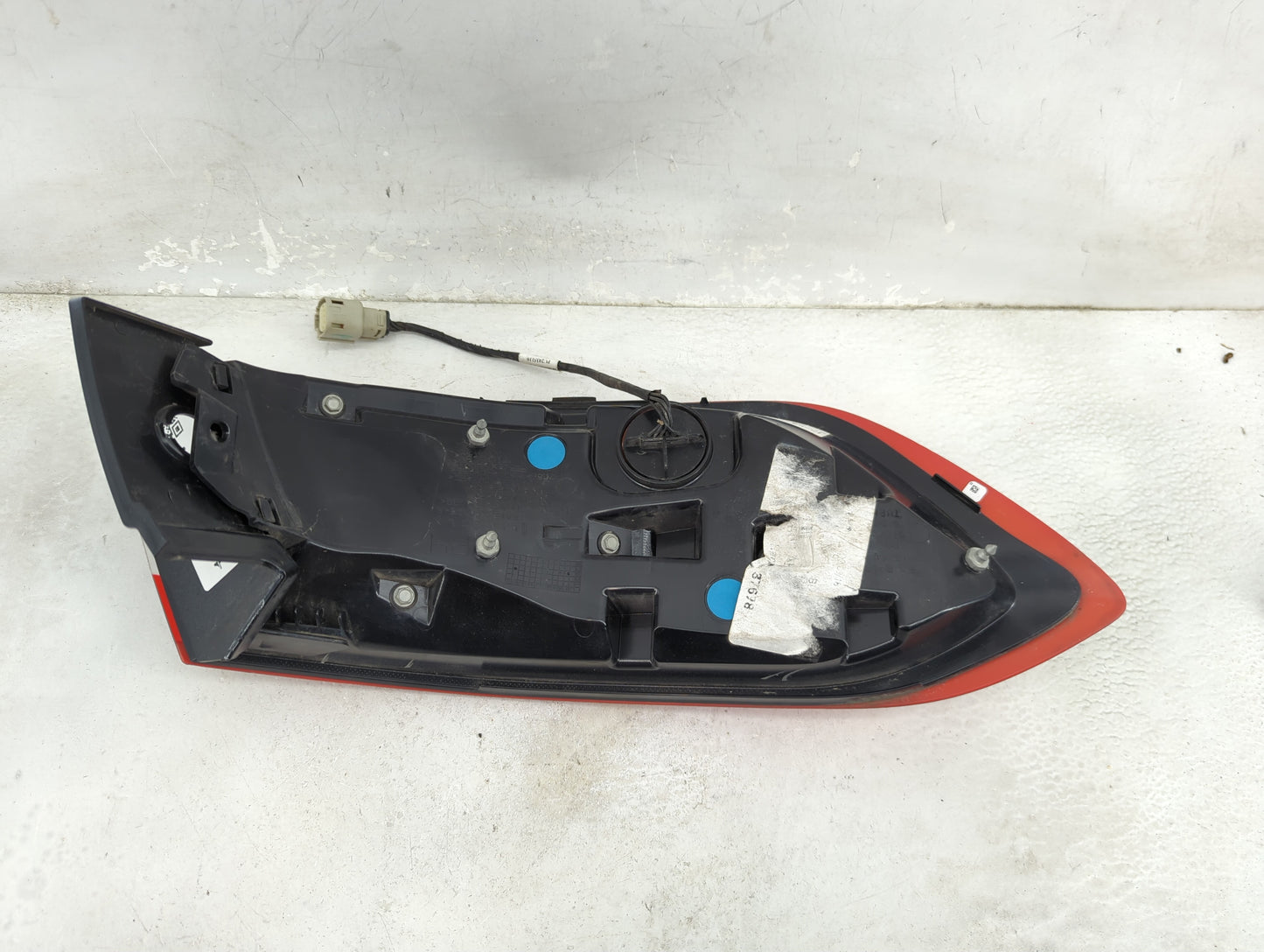 2016-2018 Lincoln Mkx Tail Light Assembly Passenger Right OEM P/N:FA1B-13A602-A Fits Fits 2016 2017 2018 OEM Used Auto Parts