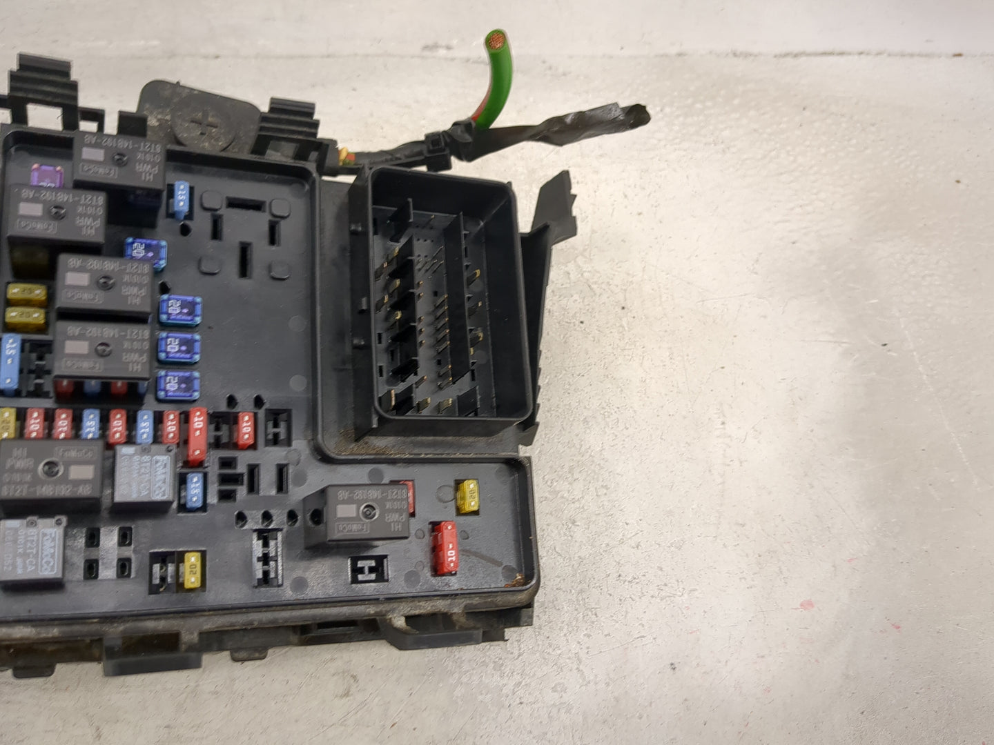 2016-2017 Lincoln Mkx Fusebox Fuse Box Panel Relay Module P/N:G2GT14A075AA BT2T-14B192-AB Fits Fits 2015 2016 2017 2018 OEM 
