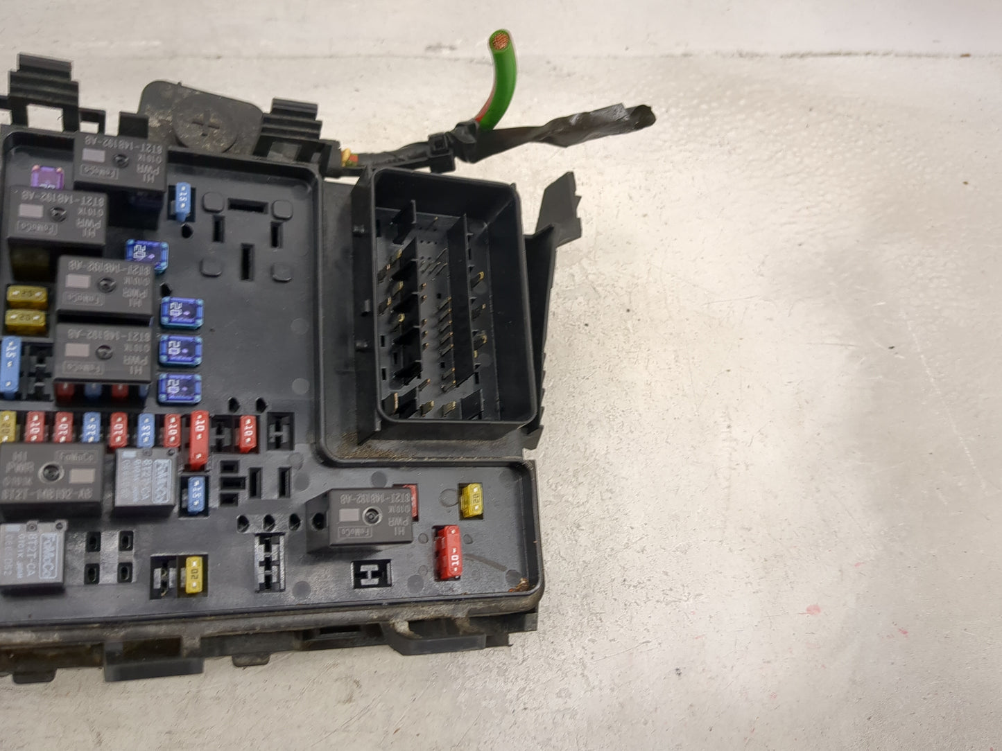 2016-2017 Lincoln Mkx Fusebox Fuse Box Panel Relay Module P/N:G2GT14A075AA BT2T-14B192-AB Fits Fits 2015 2016 2017 2018 OEM 