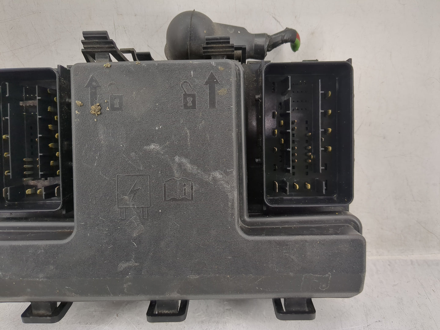 2015-2016 Lincoln Mkz Fusebox Fuse Box Panel Relay Module P/N:FG9T14A067BB Fits Fits 2015 2016 OEM Used Auto Parts - Oemused