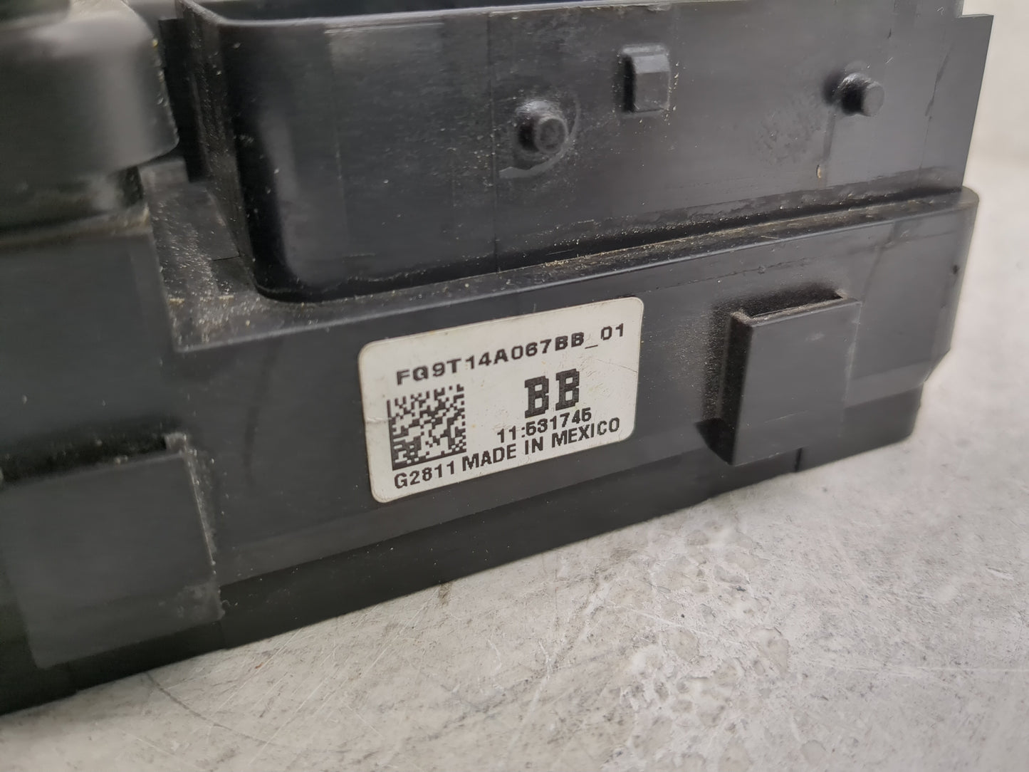 2015-2016 Lincoln Mkz Fusebox Fuse Box Panel Relay Module P/N:FG9T14A067BB Fits Fits 2015 2016 OEM Used Auto Parts - Oemused