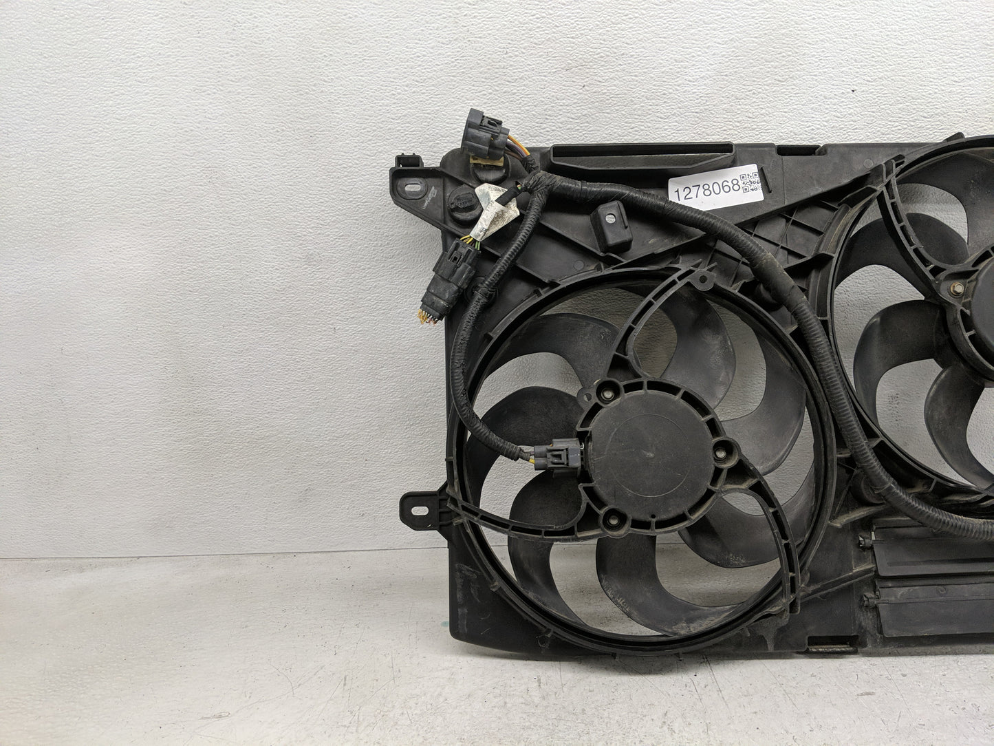 2016-2020 Lincoln Mkz Electric Radiator Cooling Fan Motor Assembly P/N:10891220 10891320 Fits Fits 2016 2017 2018 2019 2020 