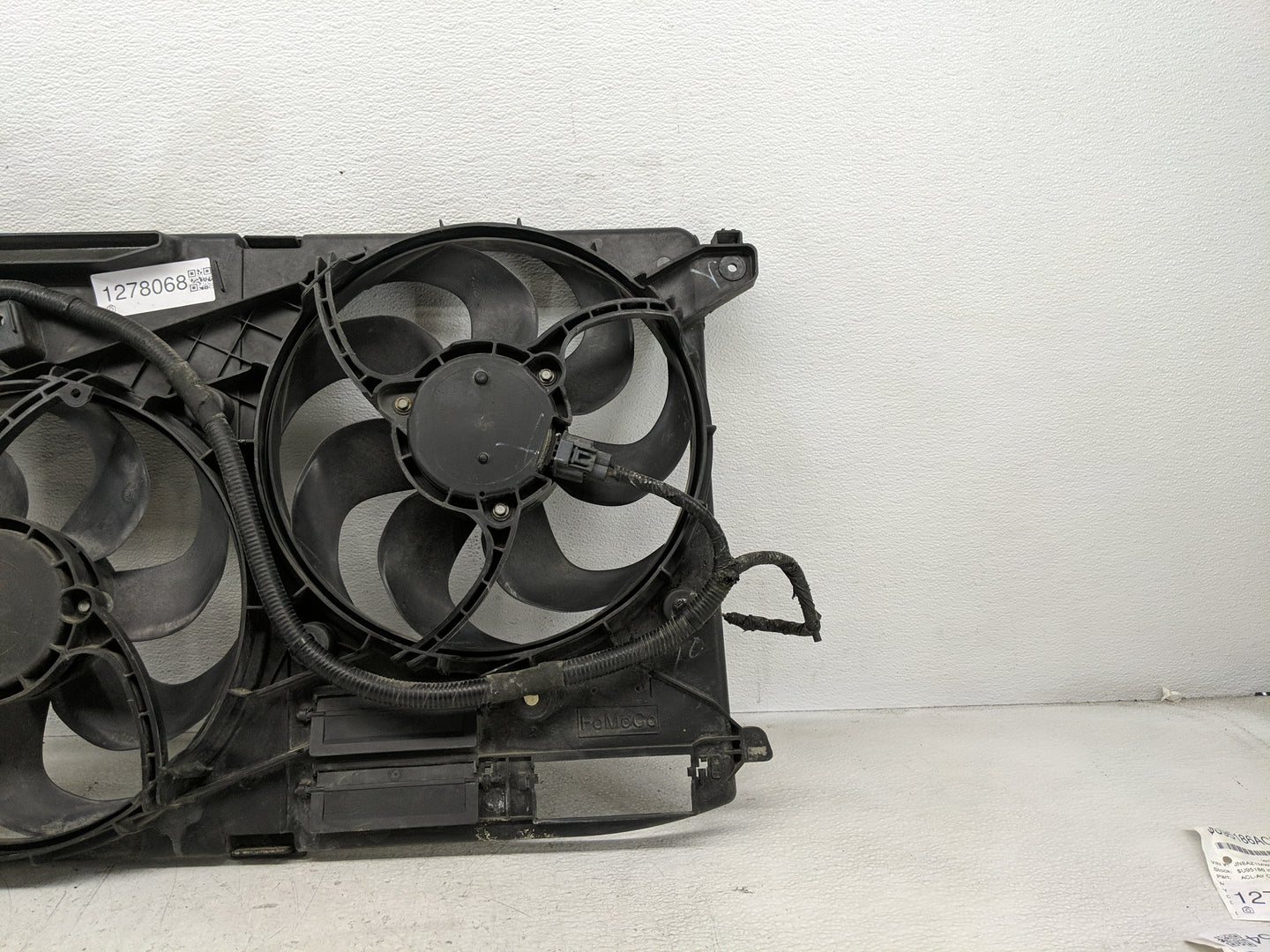 2016-2020 Lincoln Mkz Electric Radiator Cooling Fan Motor Assembly P/N:10891220 10891320 Fits Fits 2016 2017 2018 2019 2020 