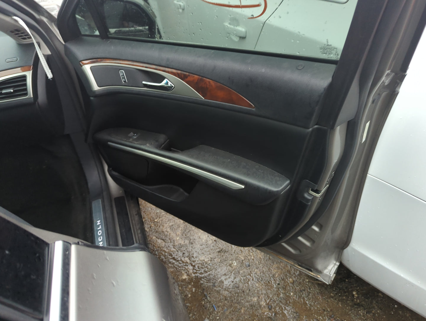 2016 Lincoln Mkz Front Right Passenger Interior Door Panel Trim 1279682 - Oemusedautoparts1.com
