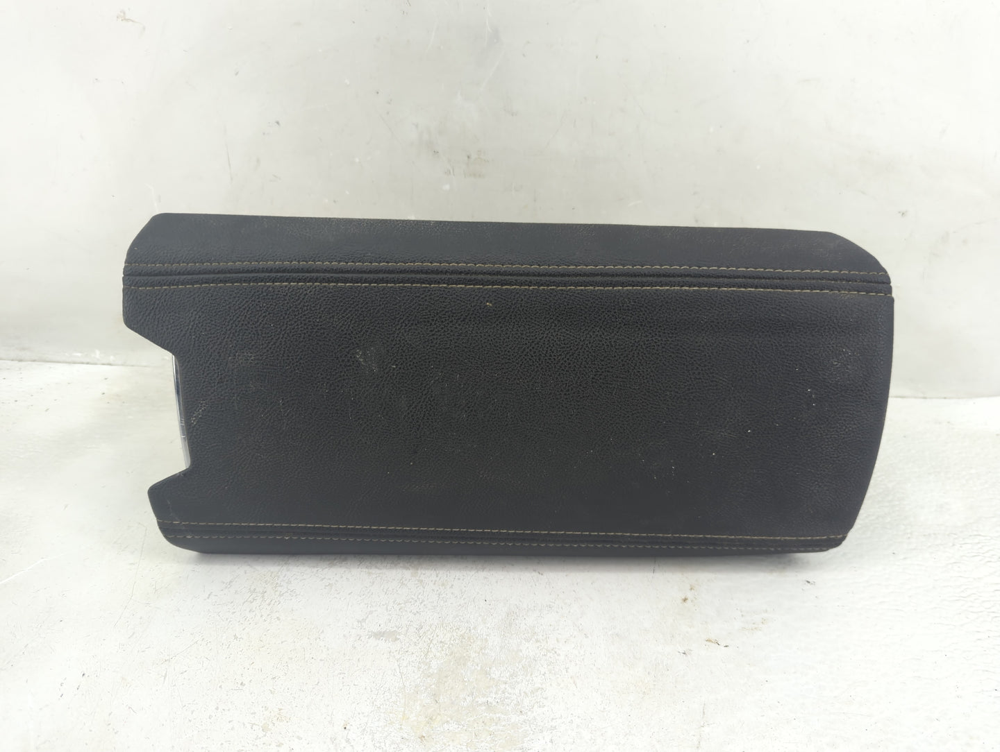 2016 Lincoln Mkz Center Console Armrest Cover Lid Fits OEM Used Auto Parts - Oemusedautoparts1.com