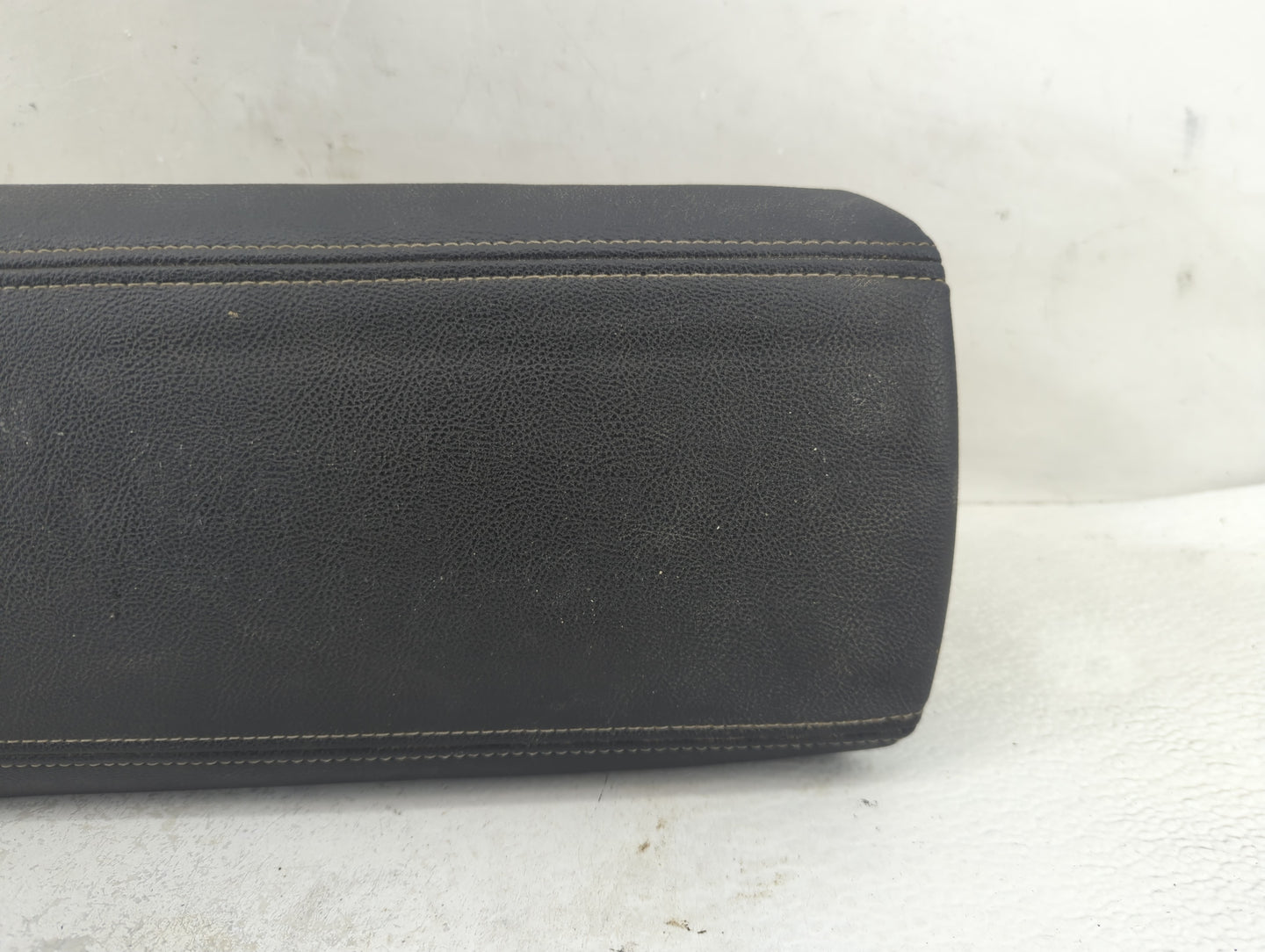 2016 Lincoln Mkz Center Console Armrest Cover Lid Fits OEM Used Auto Parts - Oemusedautoparts1.com