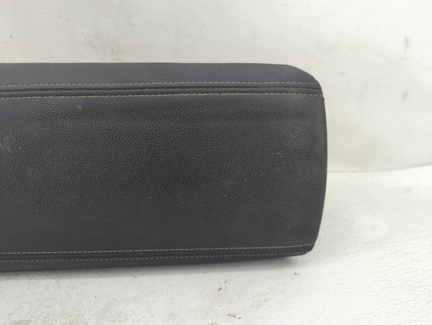2016 Lincoln Mkz Center Console Armrest Cover Lid Fits OEM Used Auto Parts - Oemusedautoparts1.com