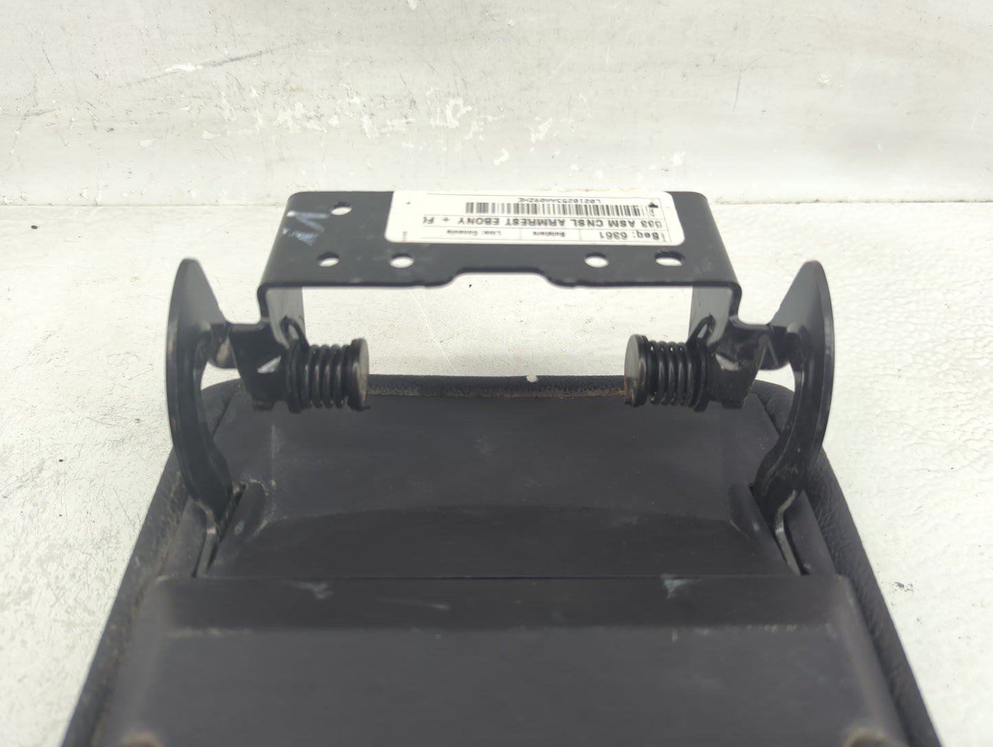 2016 Lincoln Mkz Center Console Armrest Cover Lid Fits OEM Used Auto Parts - Oemusedautoparts1.com