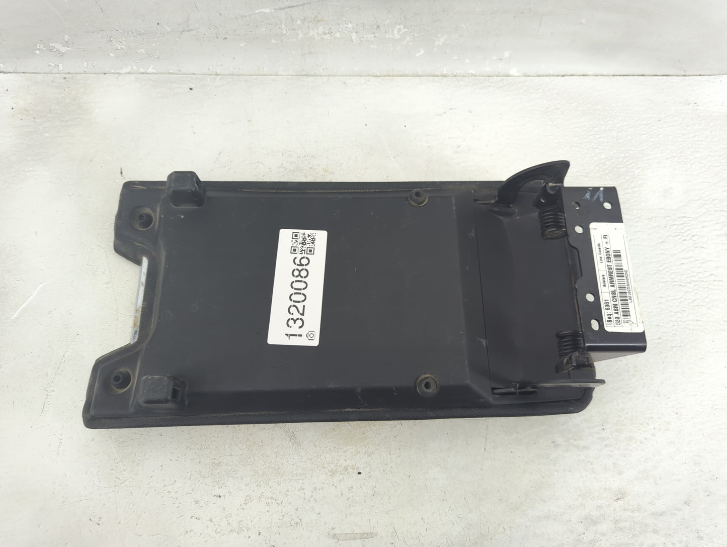2016 Lincoln Mkz Center Console Armrest Cover Lid Fits OEM Used Auto Parts - Oemusedautoparts1.com