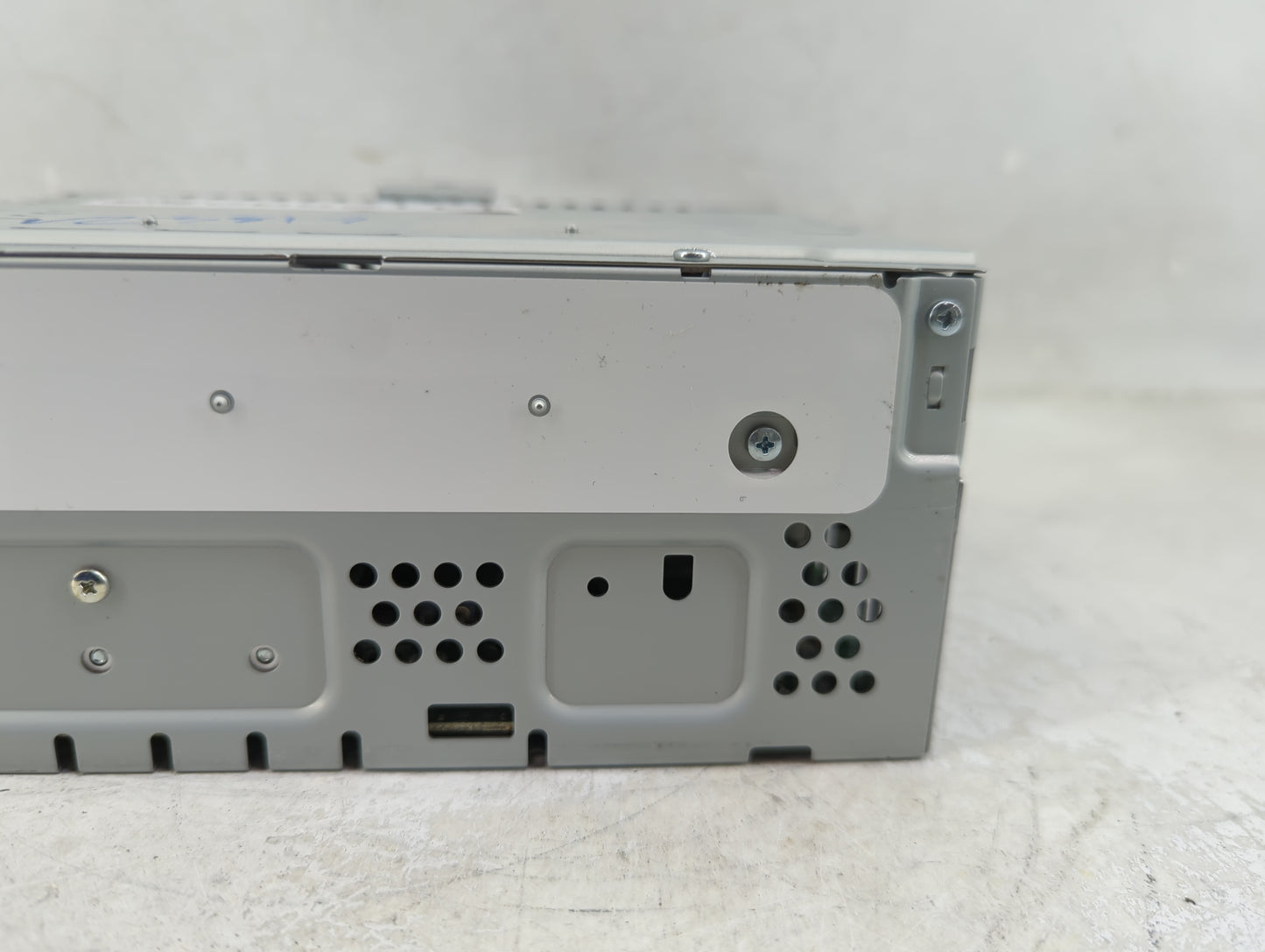 2016 Lincoln Mkz Radio AM FM Cd Player Receiver Replacement P/N:FP5T-18D818-EA Fits OEM Used Auto Parts - Oemusedautoparts1.