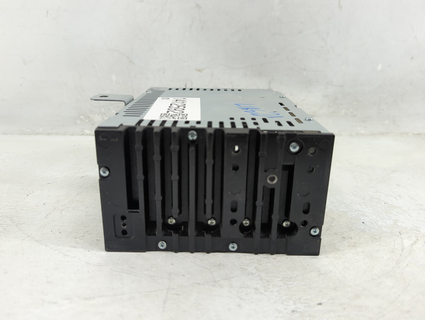 2016 Lincoln Mkz Radio AM FM Cd Player Receiver Replacement P/N:FP5T-18D818-EA Fits OEM Used Auto Parts - Oemusedautoparts1.