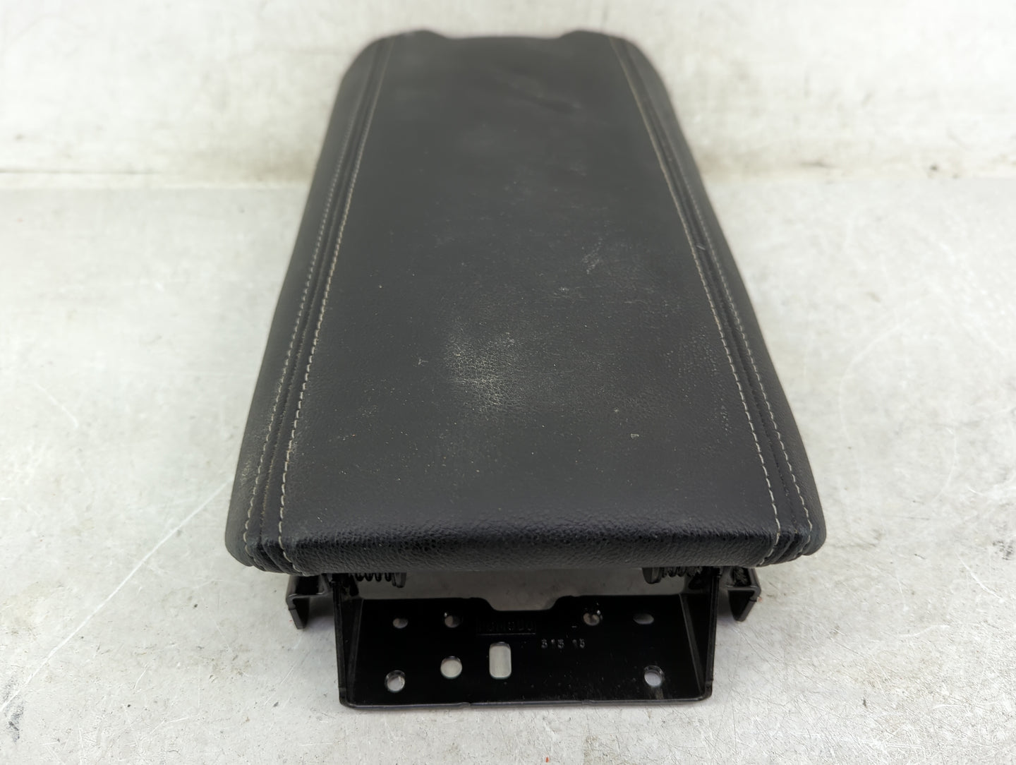 2016 Lincoln Mkz Center Console Armrest Cover Lid Fits OEM Used Auto Parts - Oemusedautoparts1.com