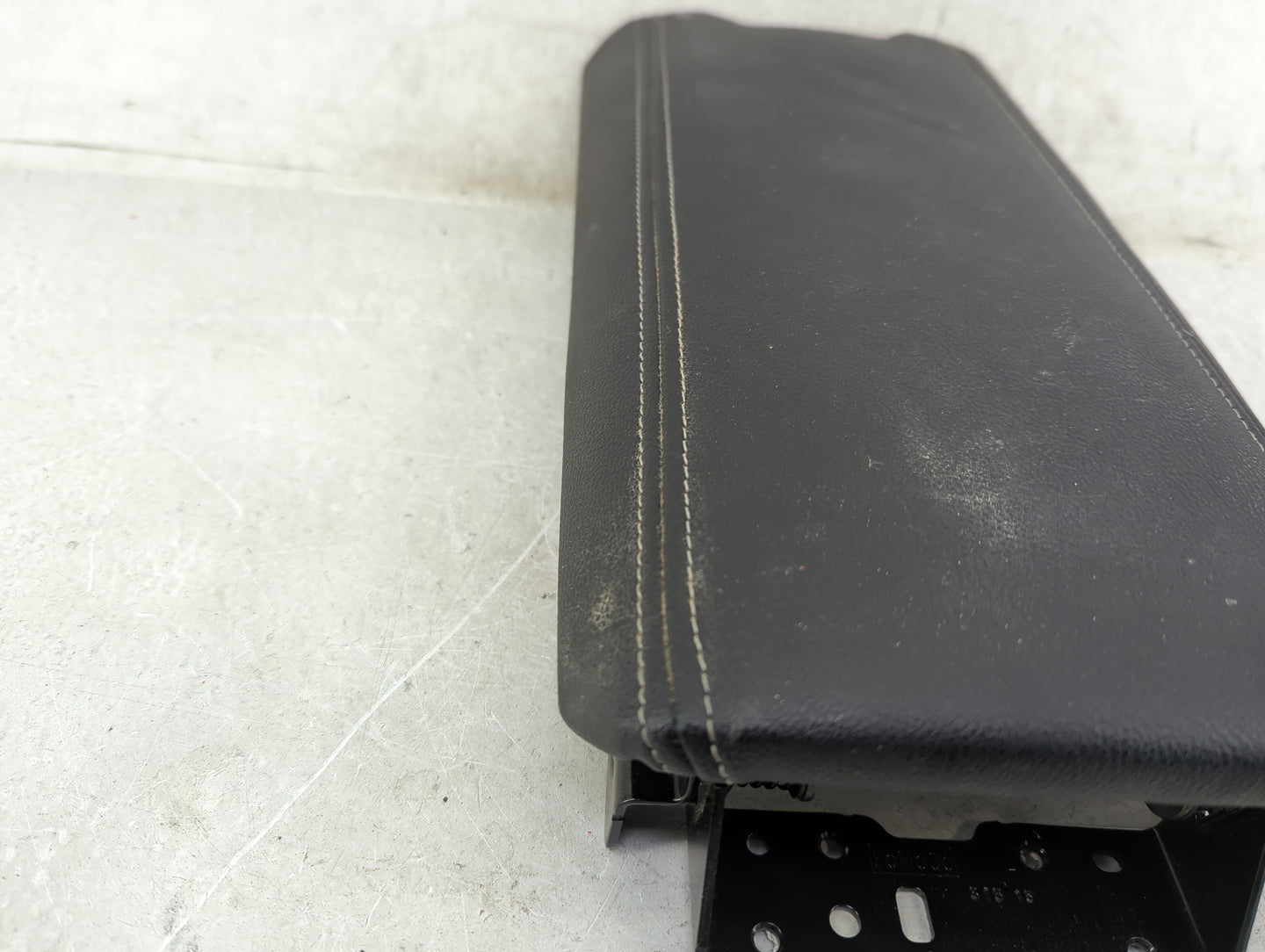 2016 Lincoln Mkz Center Console Armrest Cover Lid Fits OEM Used Auto Parts - Oemusedautoparts1.com