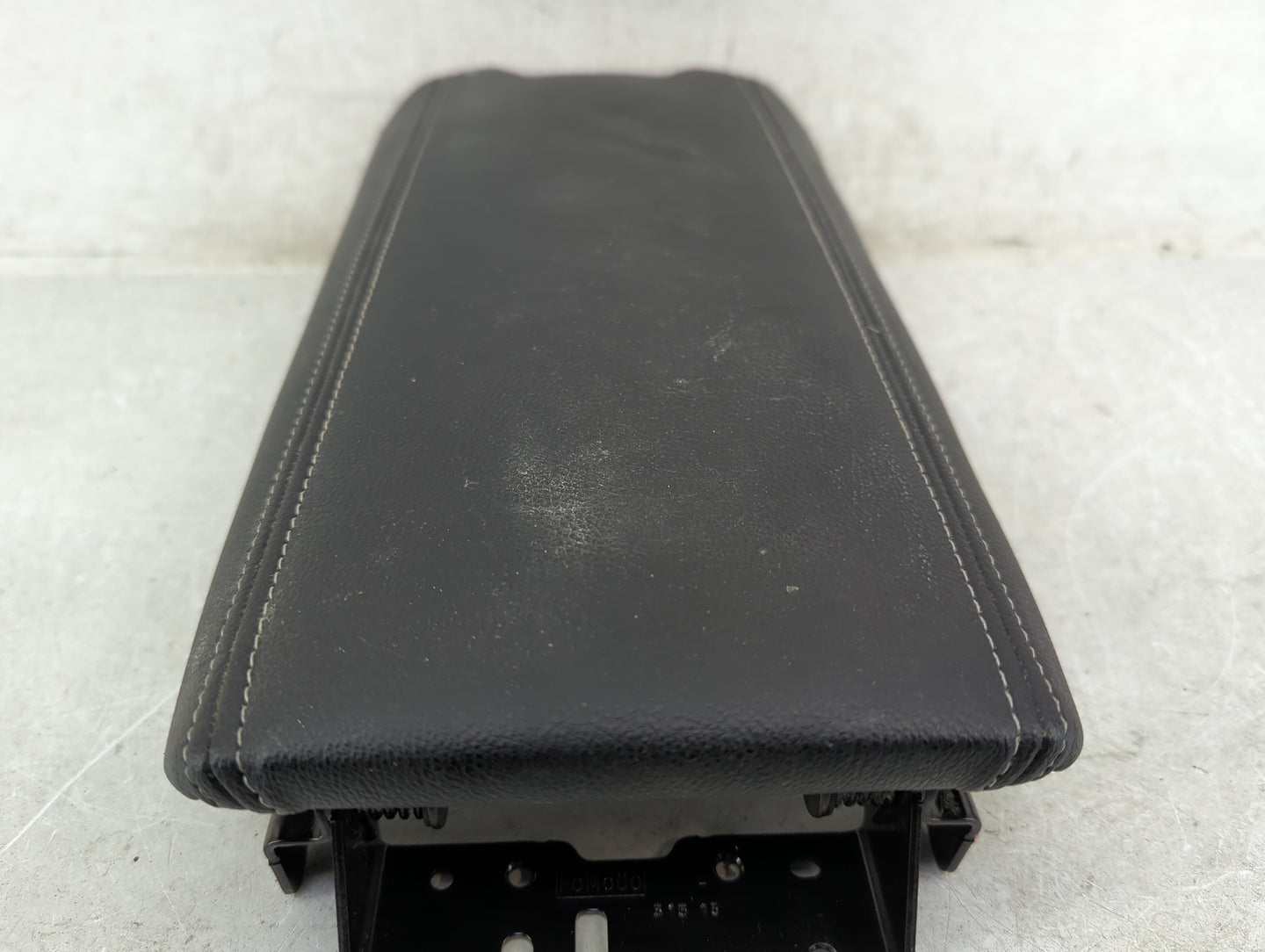 2016 Lincoln Mkz Center Console Armrest Cover Lid Fits OEM Used Auto Parts - Oemusedautoparts1.com