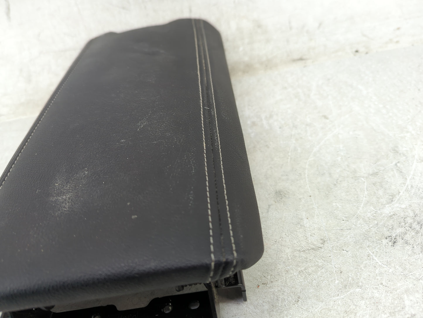 2016 Lincoln Mkz Center Console Armrest Cover Lid Fits OEM Used Auto Parts - Oemusedautoparts1.com
