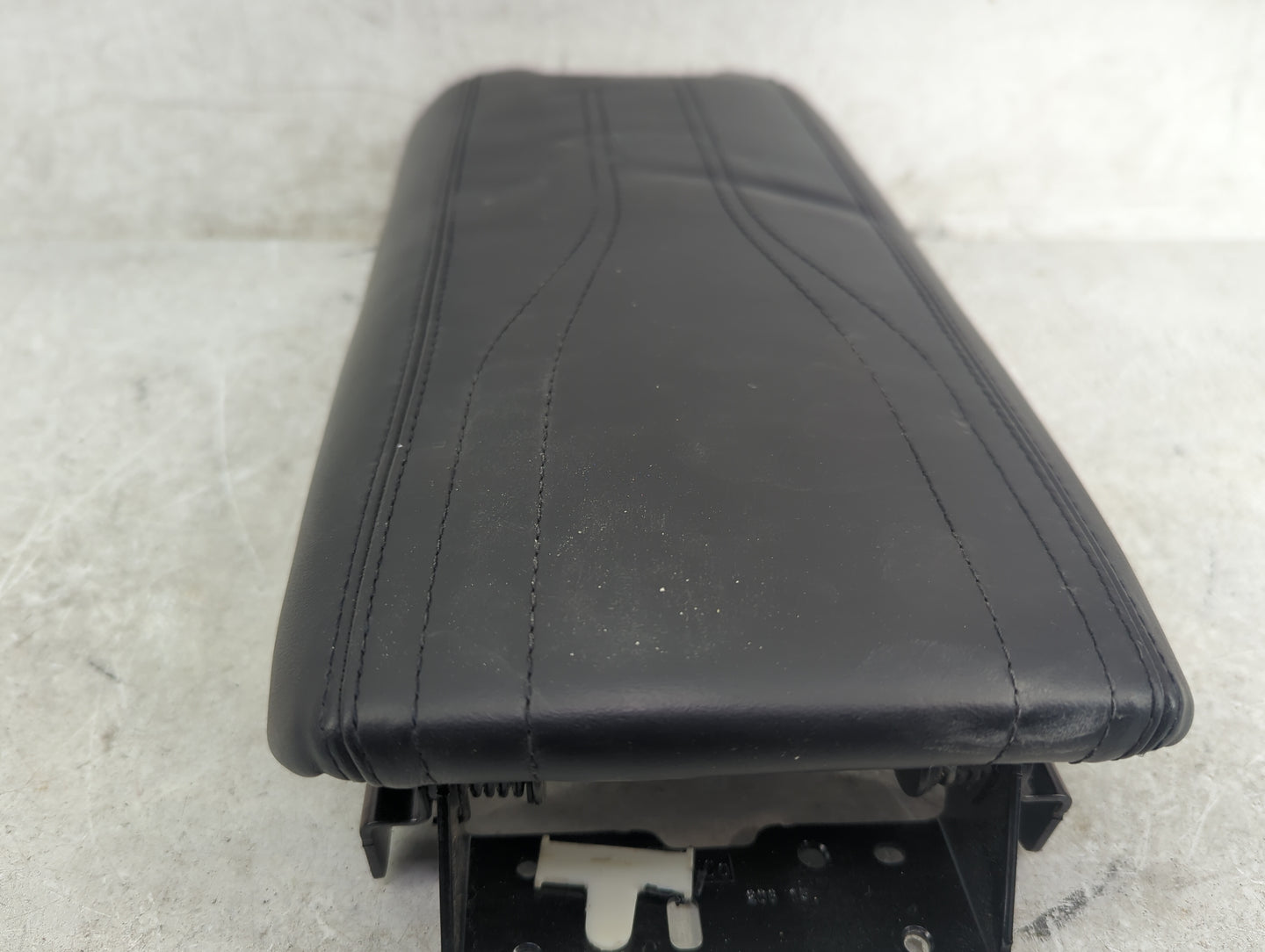 2016 Lincoln Mkz Center Console Armrest Cover Lid Fits OEM Used Auto Parts - Oemusedautoparts1.com