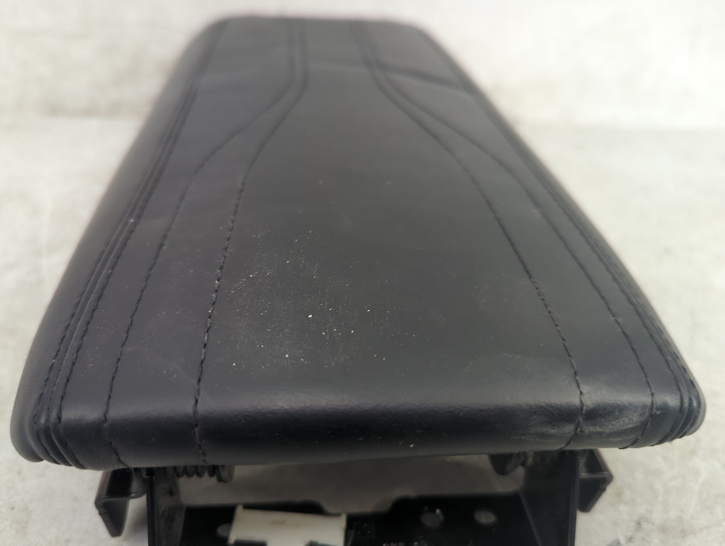 2016 Lincoln Mkz Center Console Armrest Cover Lid Fits OEM Used Auto Parts - Oemusedautoparts1.com