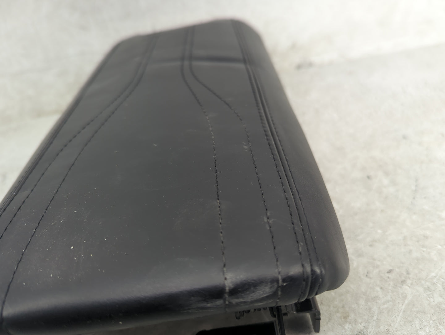 2016 Lincoln Mkz Center Console Armrest Cover Lid Fits OEM Used Auto Parts - Oemusedautoparts1.com