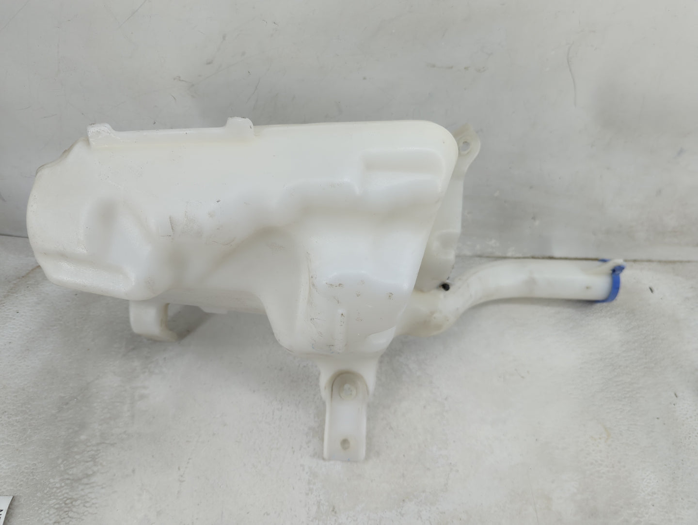 2013-2016 Lincoln Mkz Windshield Washer Fluid Reservoir Bottle Oem 1459444 - Oemusedautoparts1.com