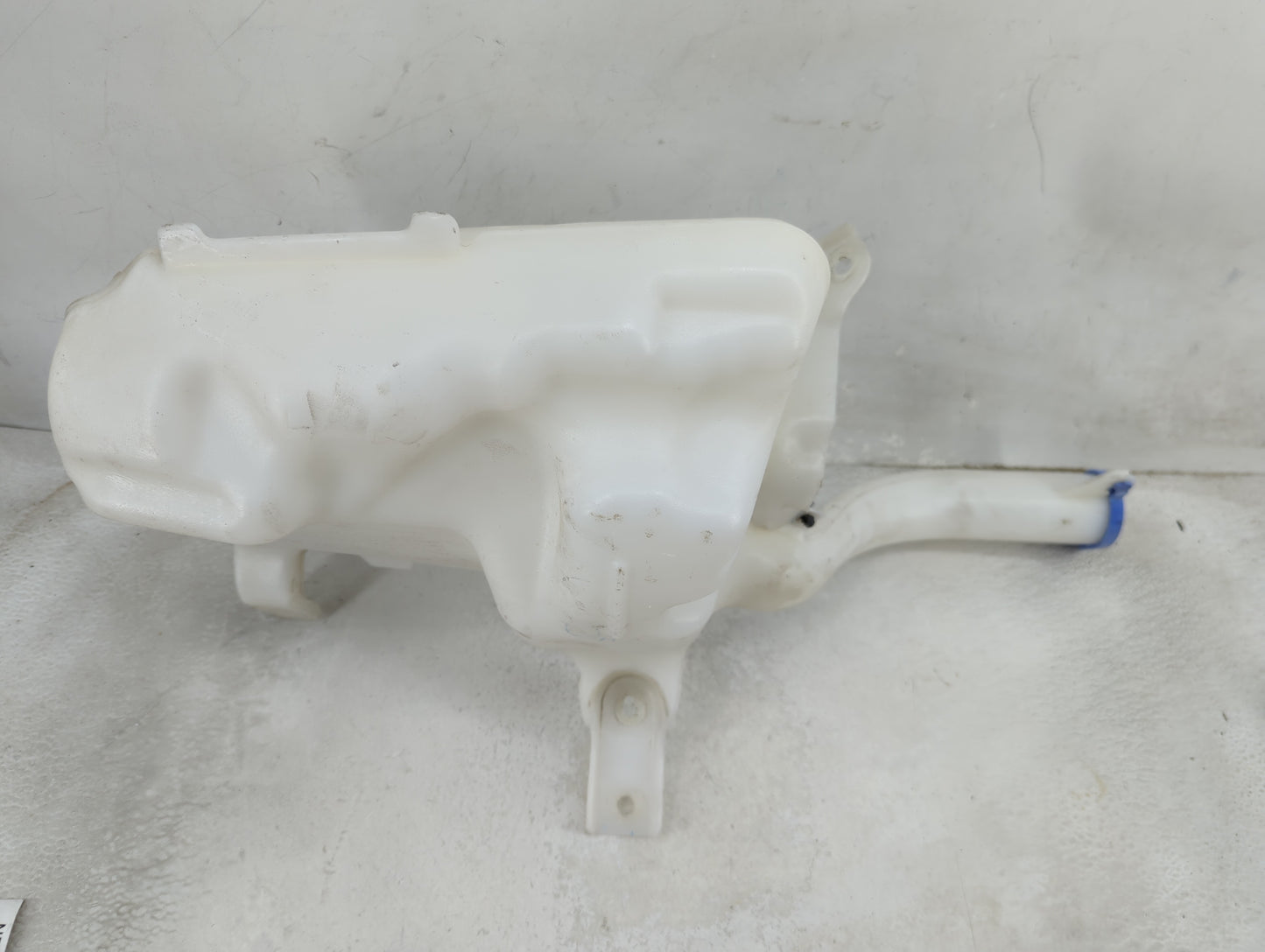 2013-2016 Lincoln Mkz Windshield Washer Fluid Reservoir Bottle Oem 1459444 - Oemusedautoparts1.com