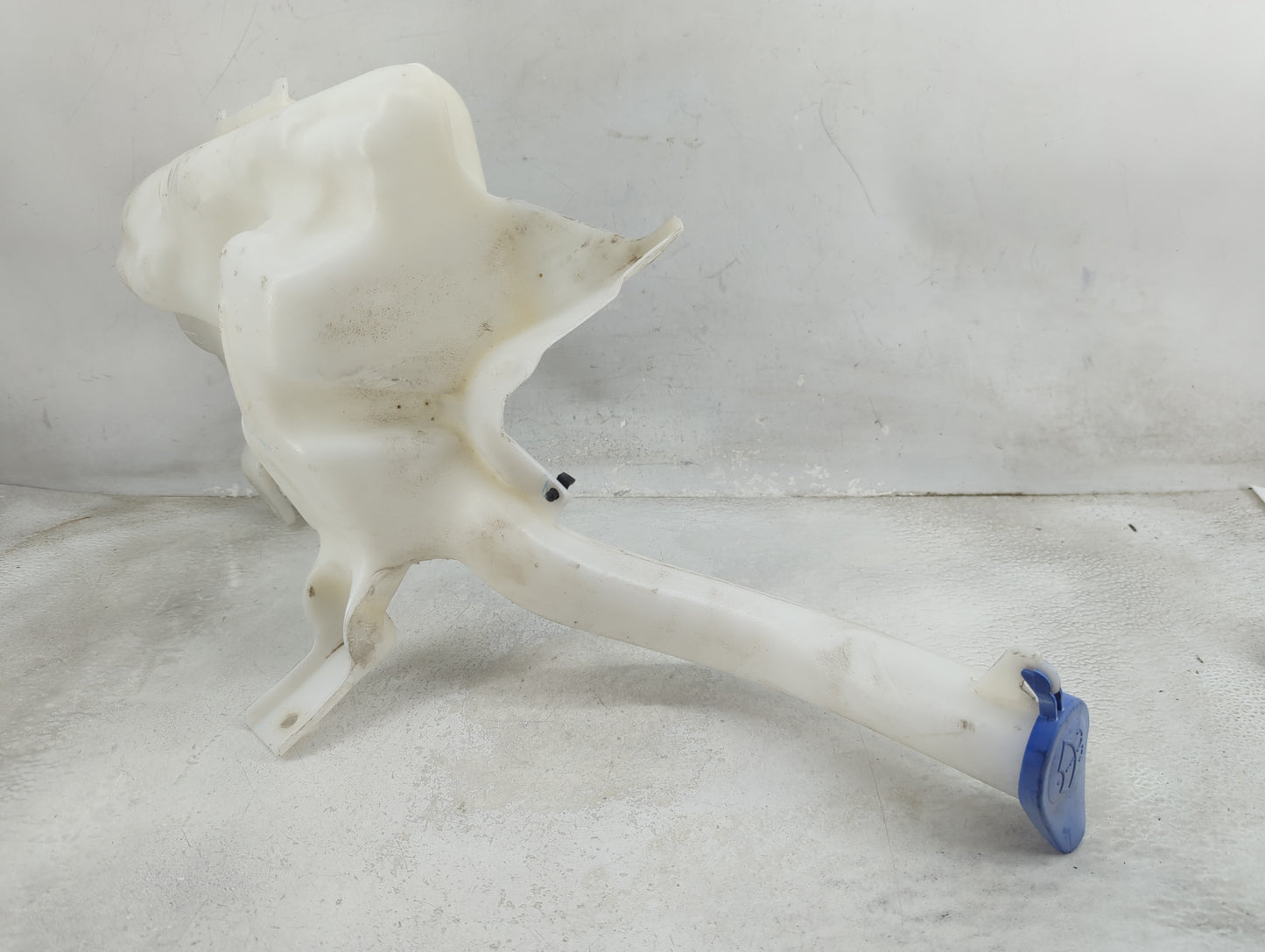 2013-2016 Lincoln Mkz Windshield Washer Fluid Reservoir Bottle Oem 1459444 - Oemusedautoparts1.com
