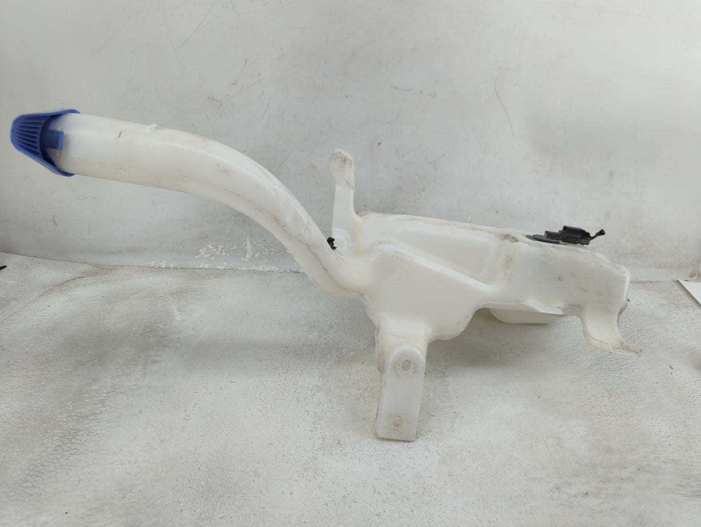 2013-2016 Lincoln Mkz Windshield Washer Fluid Reservoir Bottle Oem 1459444 - Oemusedautoparts1.com