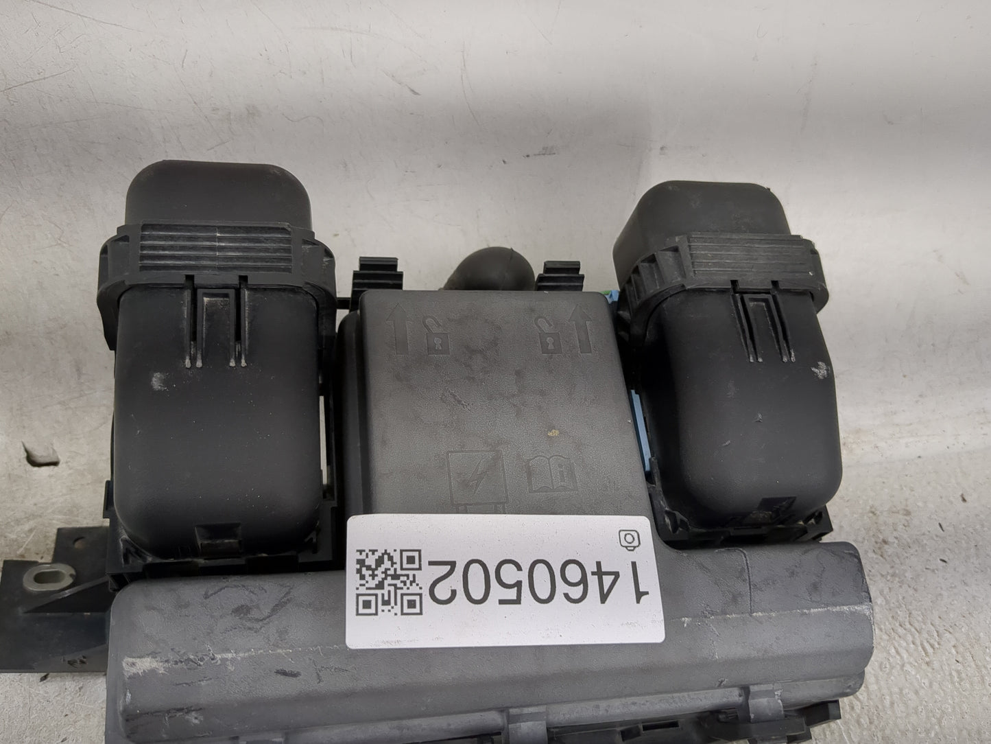 2015-2016 Lincoln Mkz Fusebox Fuse Box Panel Relay Module Fits Fits 2015 2016 OEM Used Auto Parts - Oemusedautoparts1.com