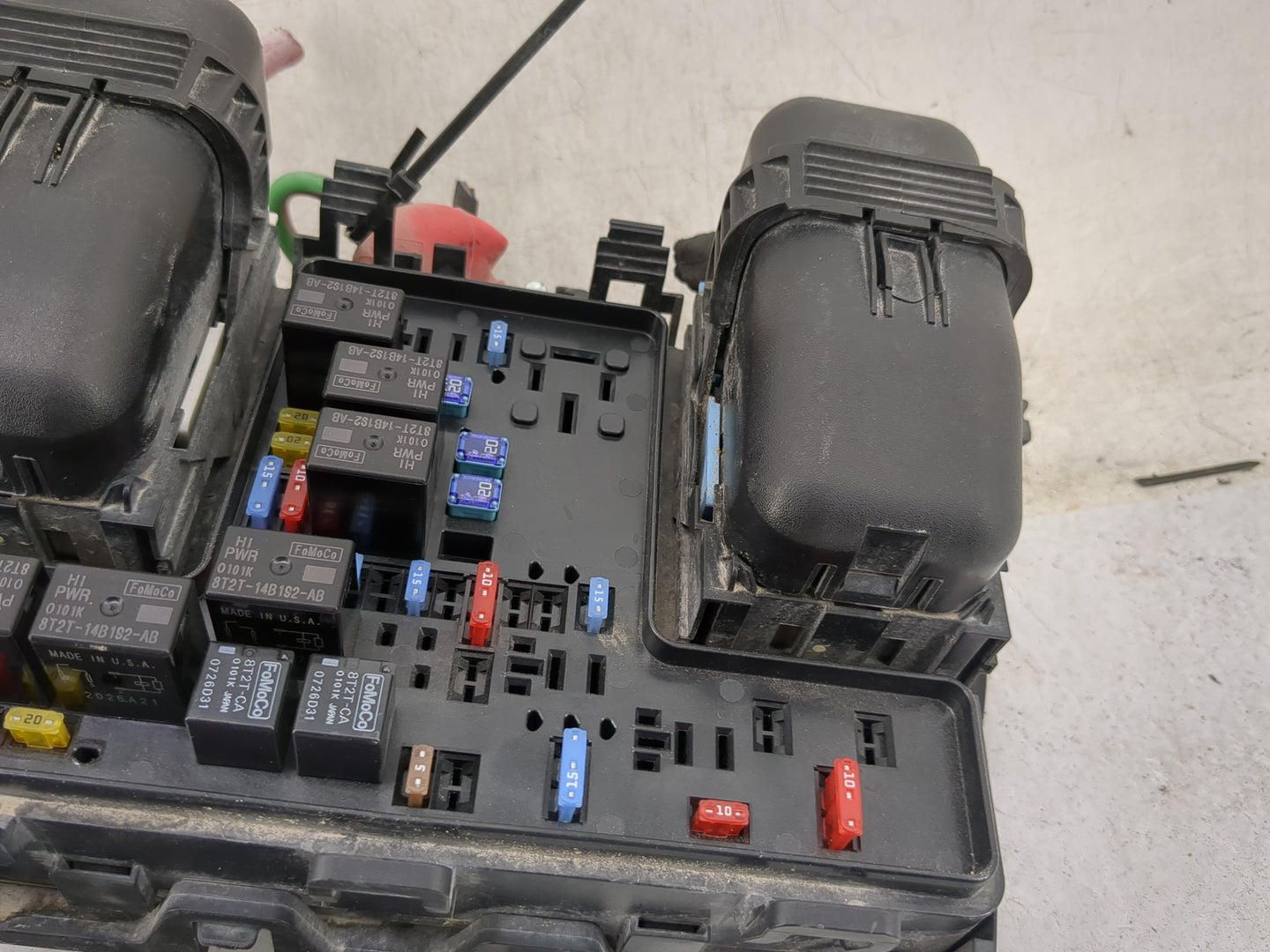 2015-2016 Lincoln Mkz Fusebox Fuse Box Panel Relay Module P/N:PA66-GF14 Fits Fits 2015 2016 OEM Used Auto Parts - Oemusedaut
