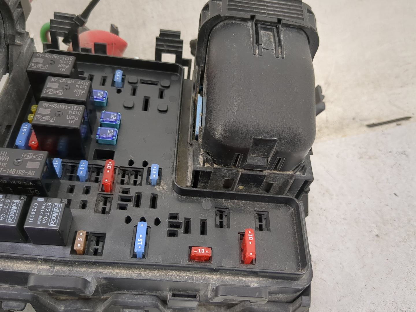 2015-2016 Lincoln Mkz Fusebox Fuse Box Panel Relay Module P/N:PA66-GF14 Fits Fits 2015 2016 OEM Used Auto Parts - Oemusedaut