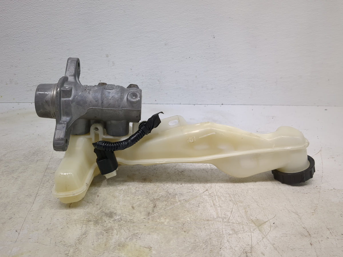 2013-2016 Lincoln Mkz Brake Master Cylinder 1518272 - Oemusedautoparts1.com