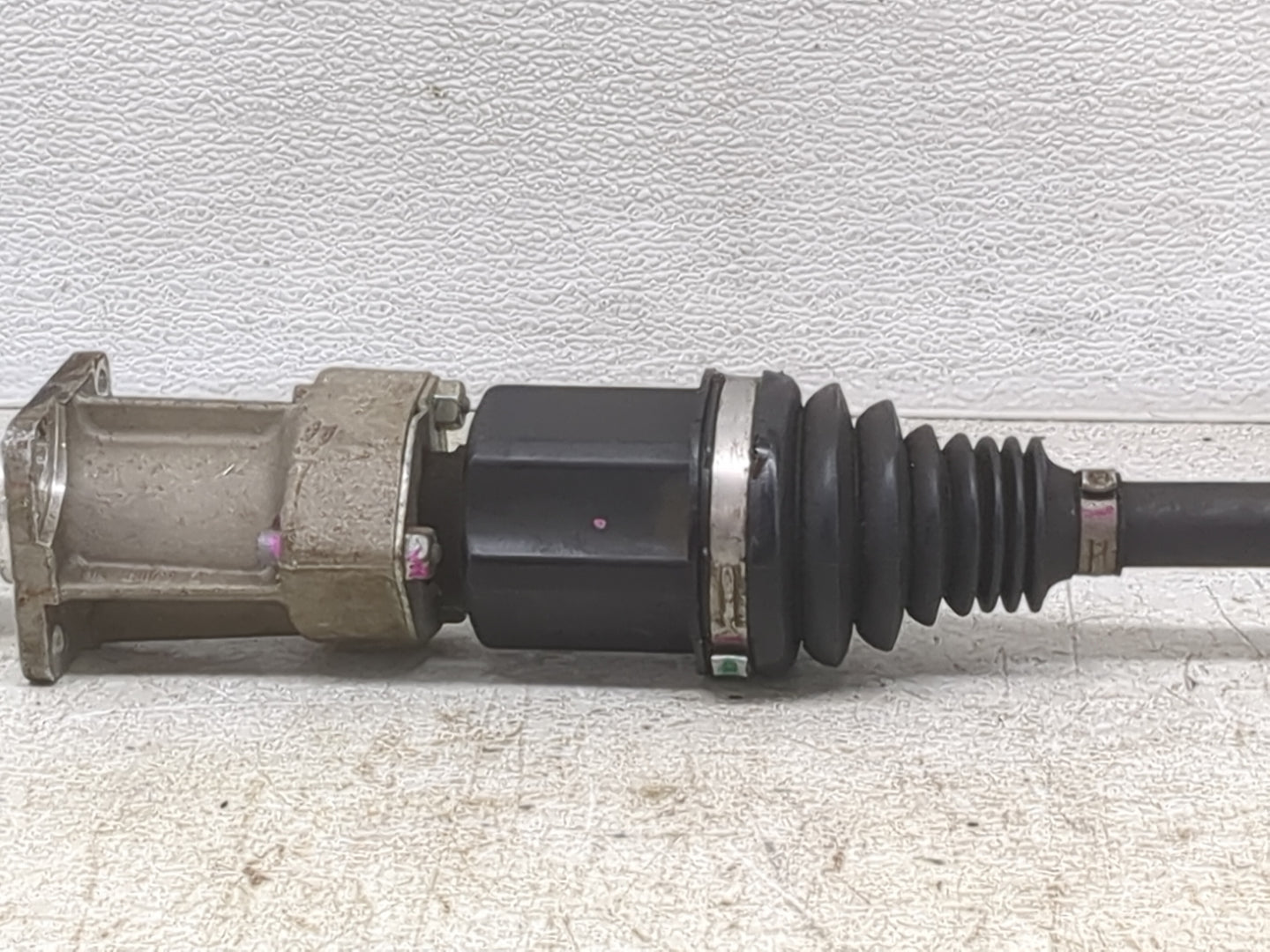 2016 Maserati Ghibli Axle Shaft Front Driver Cv C/v - Oemusedautoparts1.com